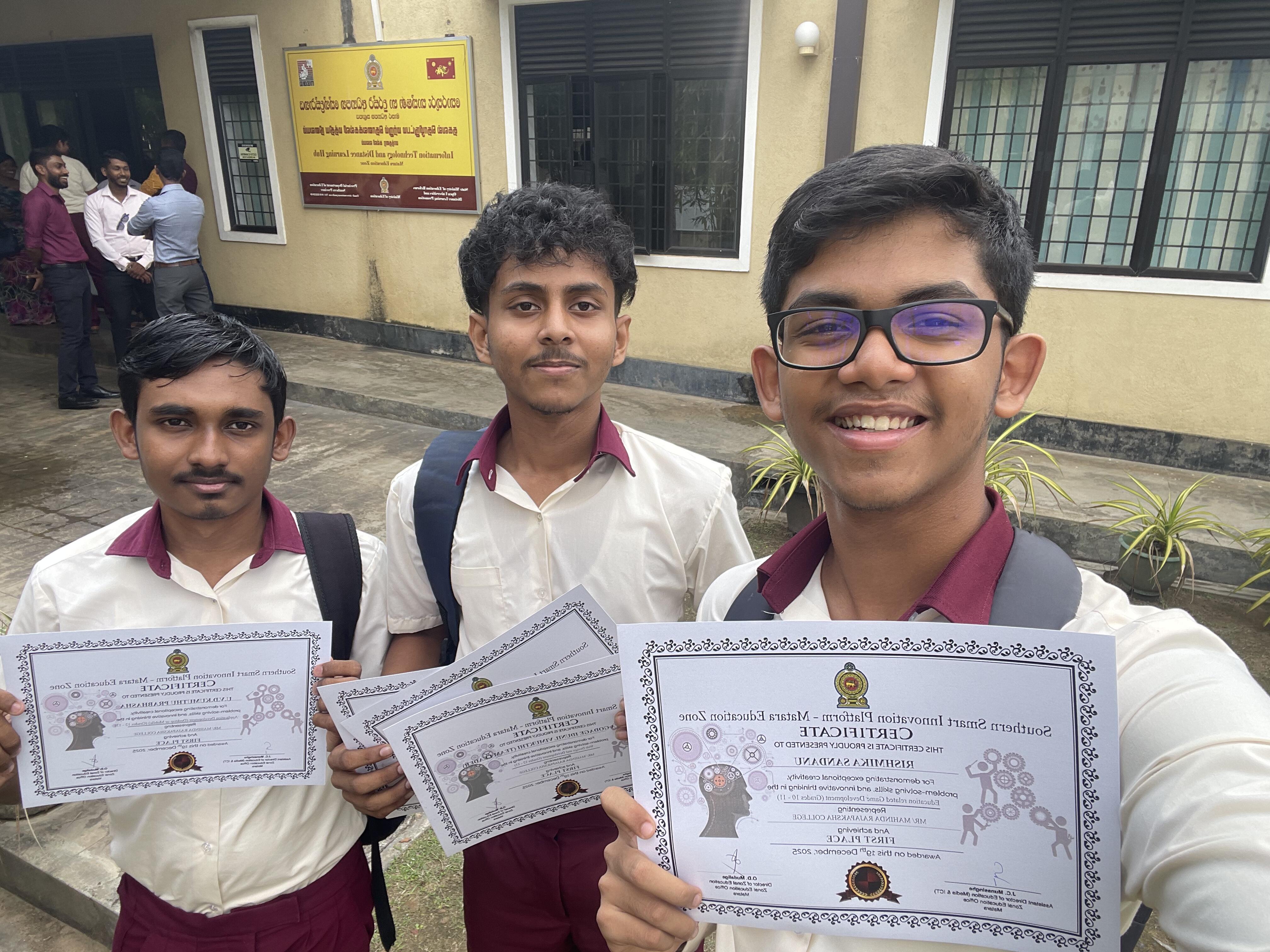 Vimukthi Indunil, Kumuthu Prabhasha, and Rishmika Sandanu holding certificates in a team photo